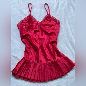 Vintage Lady Cameo Red night dress